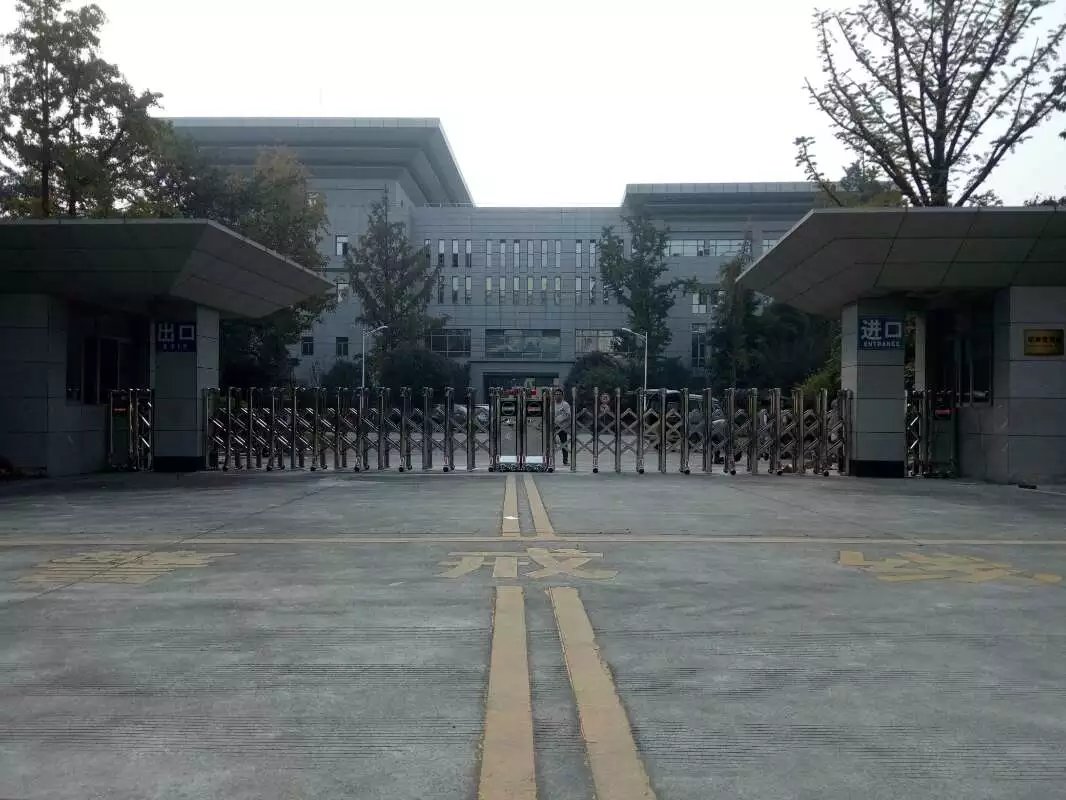 赤峰松山区赤峰松山区四川消防总队伸缩门